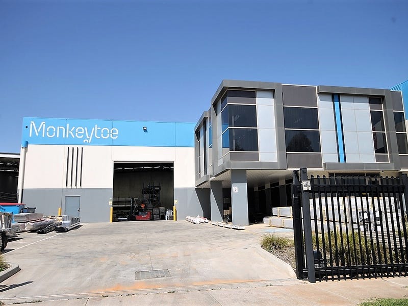 4 Ravenhall Way, RAVENHALL  VIC  3023